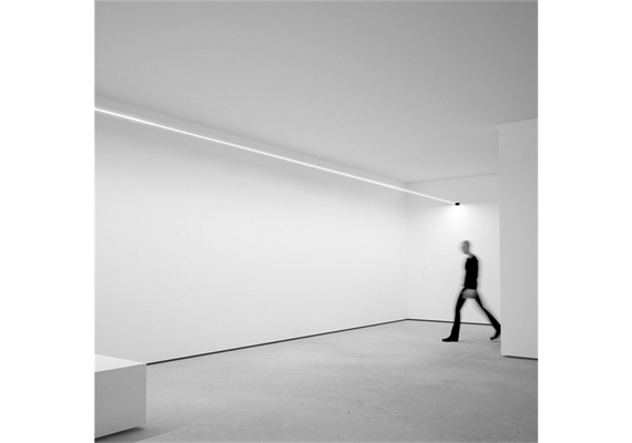 Spannleuchte FLASH 6 RemoteKit LED 15W 30K schwarz  24 V DC - 60 W LED - 5448 lm. L=6400mm